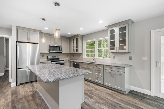 21 Wilde Gln, Albrightsville, PA 18210 - kitchen featuring stainless steel appliances, gray cabinetry, decorative backsplash, and recessed lighting