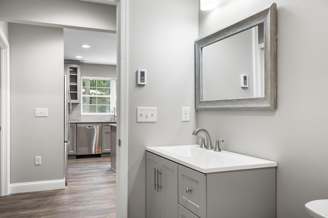 21 Wilde Gln, Albrightsville, PA 18210 - bathroom featuring wood finished floors, vanity, and recessed lighting