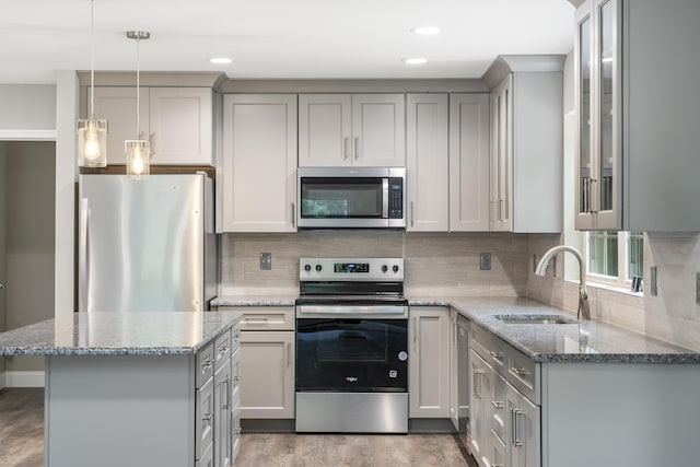 21 Wilde Gln, Albrightsville, PA 18210 - kitchen featuring stainless steel appliances, gray cabinetry, and recessed lighting