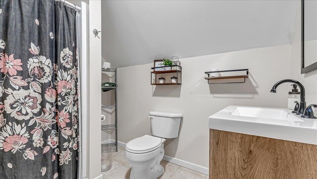 186 Brier Crest Rd, Blakeslee, PA 18610 - bathroom featuring toilet, vanity, tile patterned floors, a shower with curtain, and baseboards