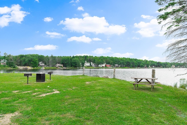 view of yard featuring a water view
