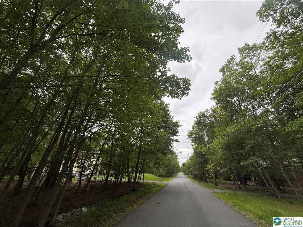 135 Heather Hill Rd, Dingmans Ferry, PA 18328