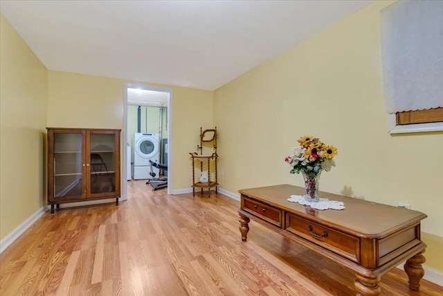 190 Reunion Rdg, East Stroudsburg, PA 18301 - living area featuring washer / clothes dryer, baseboards, and light wood finished floors