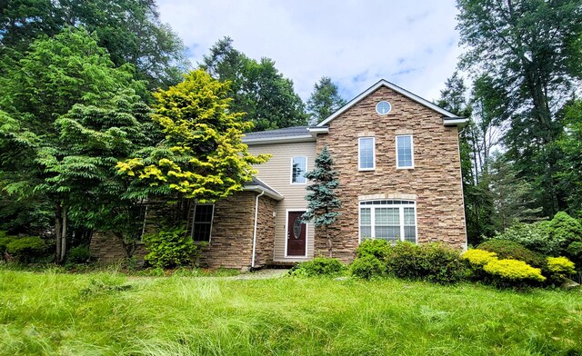 259 Great Bear Way E, Stroudsburg, PA 18302 - view of front of house with stone siding