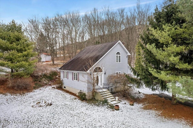 view of front of house featuring a shingled roof