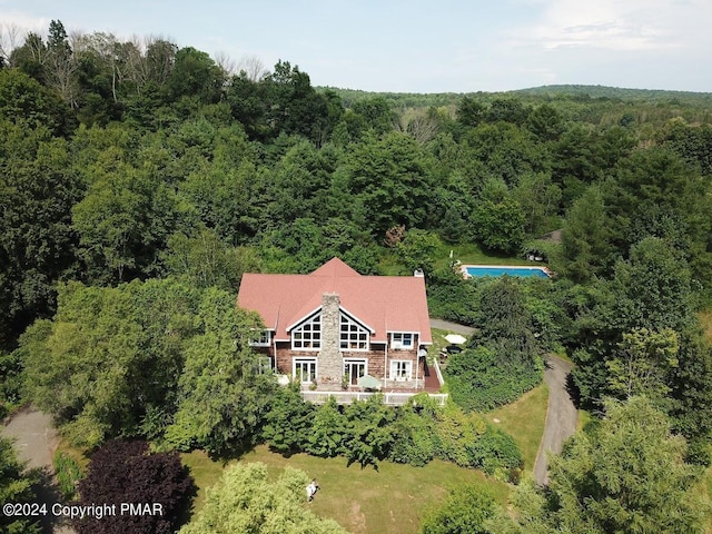 bird's eye view featuring a forest view