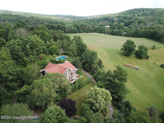 bird's eye view with a wooded view