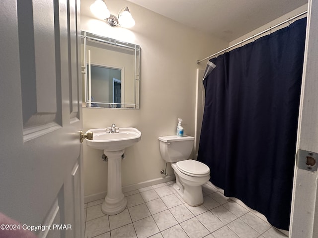 bathroom with toilet, baseboards, a shower with shower curtain, and tile patterned floors