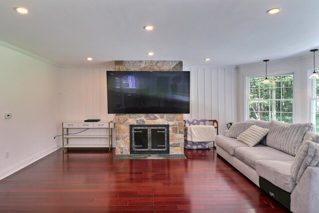 155 Kimberleigh Ct, East Stroudsburg, PA 18301 - living area featuring healthy amount of natural light, recessed lighting, a chandelier, wood finished floors, and a fireplace