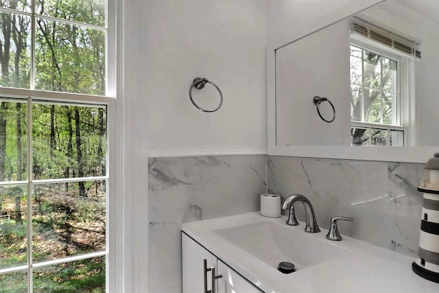 bathroom featuring tasteful backsplash and vanity