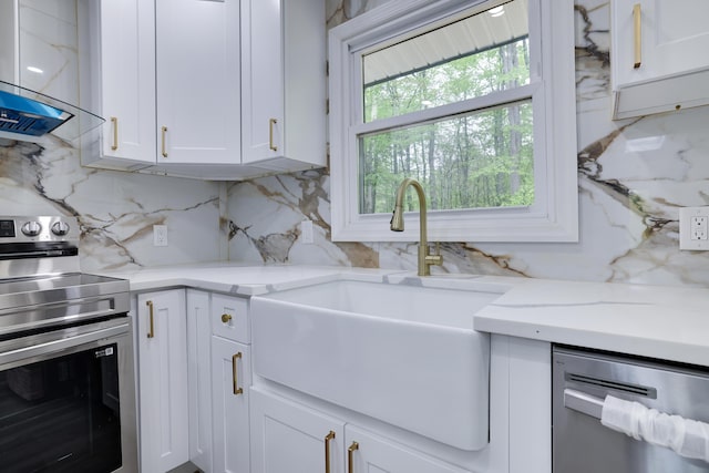 1005 Country Place Dr, Coolbaugh Township, PA 18466 - kitchen featuring appliances with stainless steel finishes, a sink, white cabinets, backsplash, and light stone counters