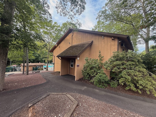 5104 Lake Dr, East Stroudsburg, PA 18301 - view of side of property