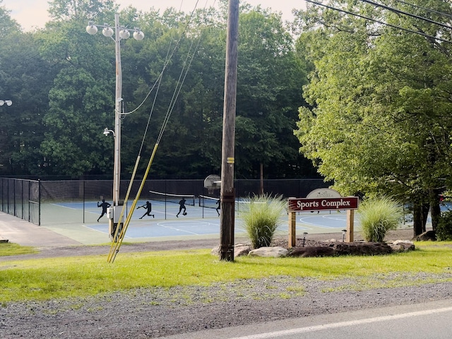 5104 Lake Dr, East Stroudsburg, PA 18301 - view of street with street lights