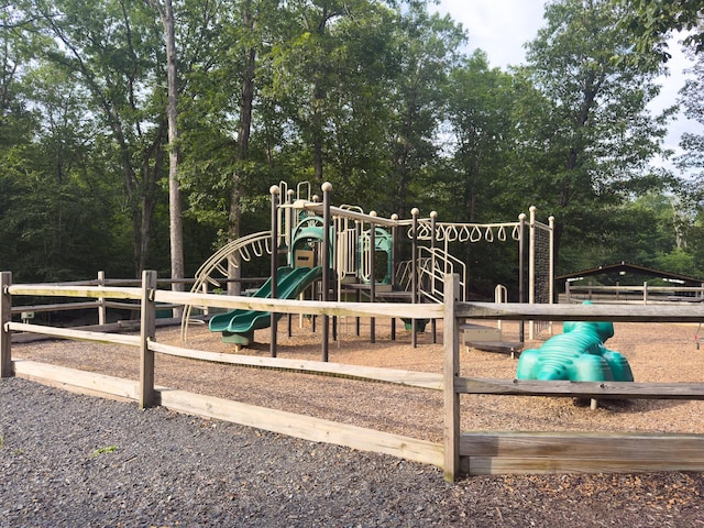 5104 Lake Dr, East Stroudsburg, PA 18301 - view of community play area