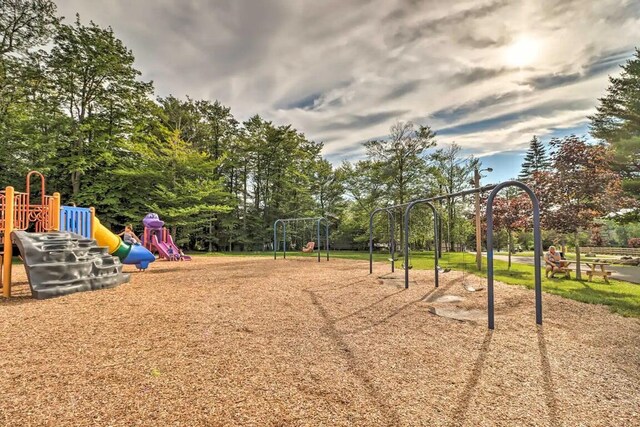 9251 Westwood Dr, Tobyhanna, PA 18466