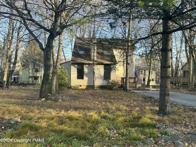 view of front of house featuring crawl space