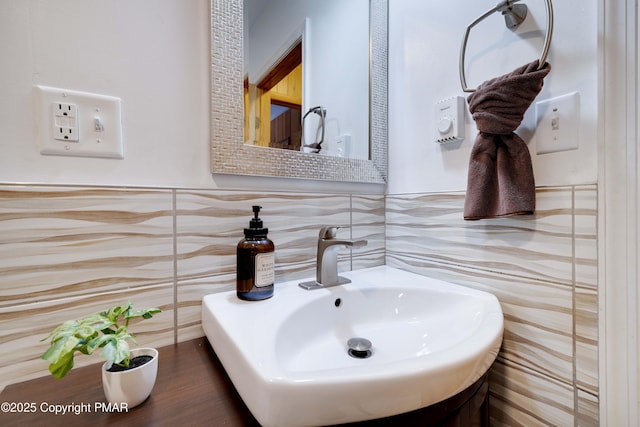 bathroom featuring sink