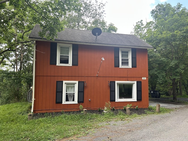22 Quay Ave, Mount Pocono, PA 18344 - view of front of home with roof with shingles
