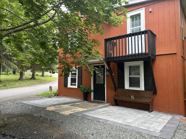 22 Quay Ave, Mount Pocono, PA 18344 - doorway to property featuring a balcony