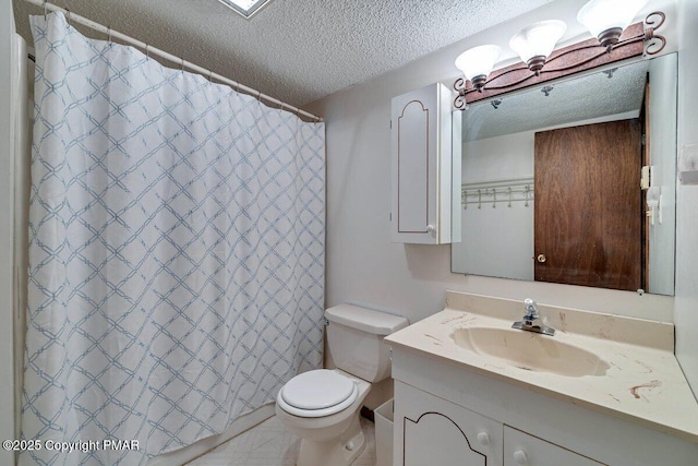 bathroom featuring toilet, curtained shower, a textured ceiling, and vanity