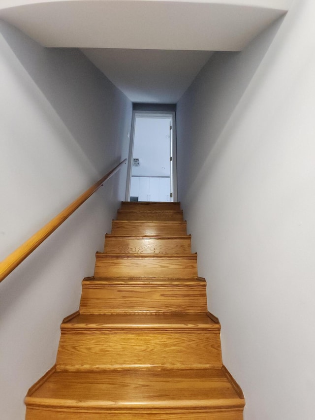 419 Quaker Ct, Pocono Lake, PA 18347 - view of stairway