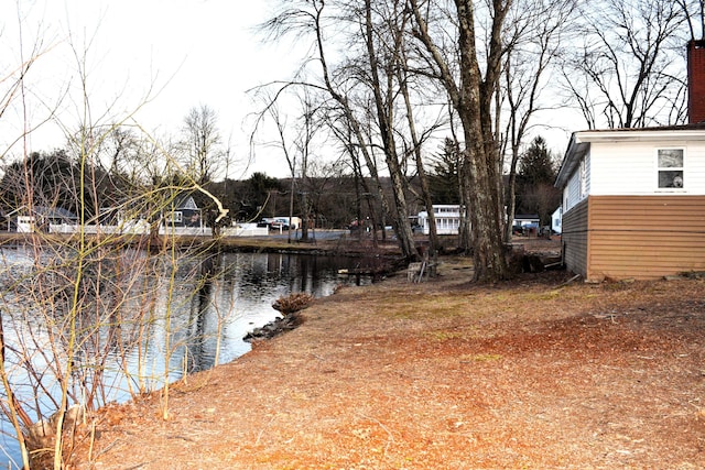 view of yard featuring a water view