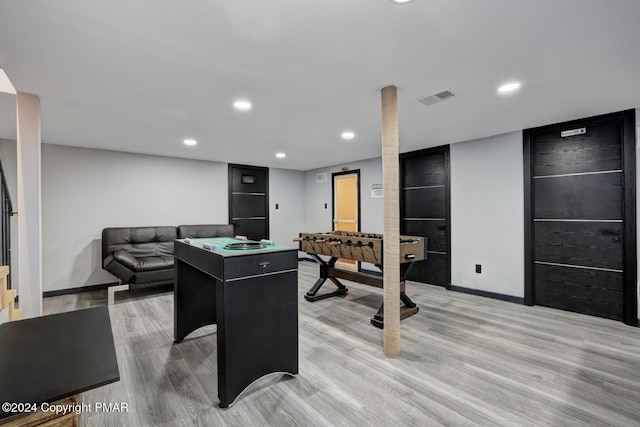 game room with light wood-style floors, baseboards, visible vents, and recessed lighting