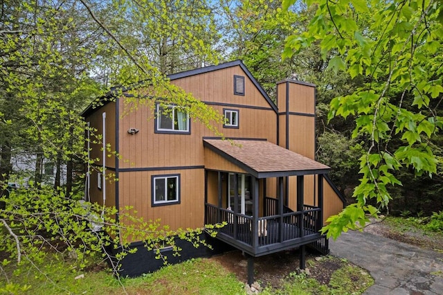 483 Alter Ave, Pocono Summit, PA 18346 - rear view of property featuring a shingled roof, a chimney, and a porch