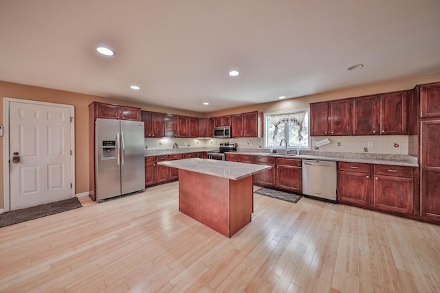 205 Osprey Way E, Stroudsburg, PA 18302 - kitchen with appliances with stainless steel finishes, a sink, light wood finished floors, recessed lighting, and a center island