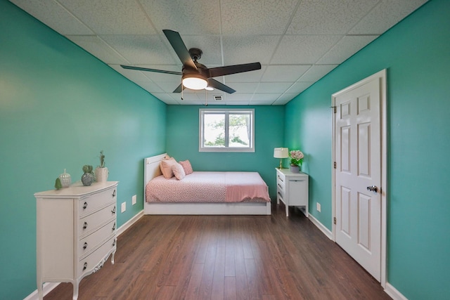 205 Osprey Way E, Stroudsburg, PA 18302 - bedroom featuring a drop ceiling, dark wood-style floors, a ceiling fan, and baseboards