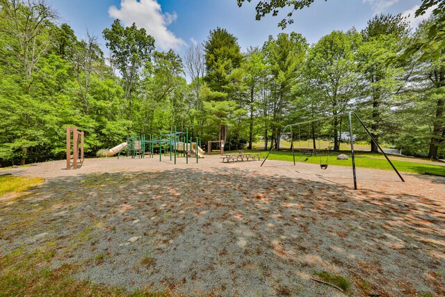 205 Osprey Way E, Stroudsburg, PA 18302 - view of yard