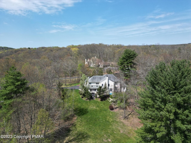 bird's eye view featuring a forest view