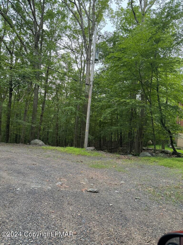 Hilltop Ct, East Stroudsburg, PA 18302