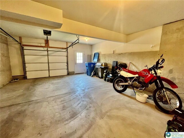 630 Lehigh Gap St, Walnutport, PA 18088 - garage with a garage door opener