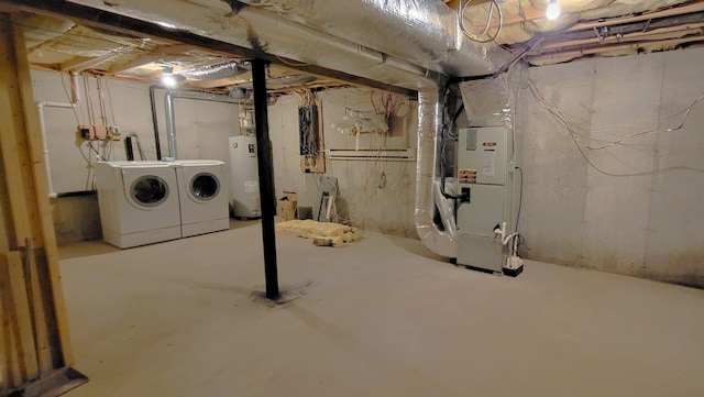 6251 Decker Rd, Bushkill, PA 18324 - unfinished below grade area with independent washer and dryer, water heater, and heating unit