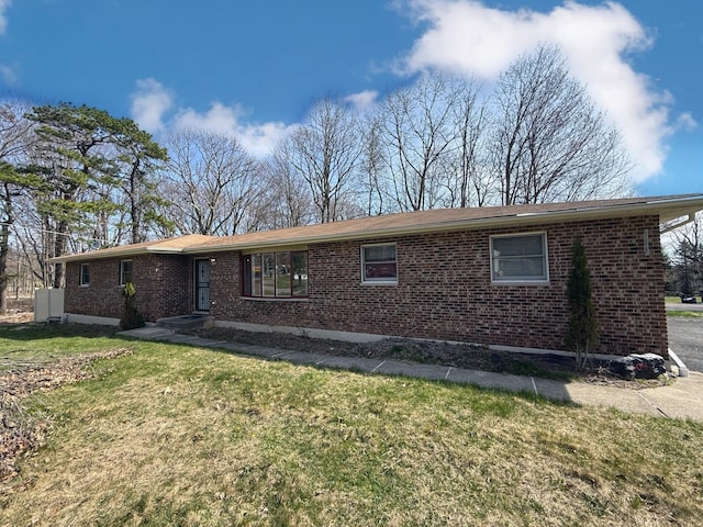104 Sunset Dr, Mount Pocono, PA 18344 - view of front of home with brick siding and a front lawn