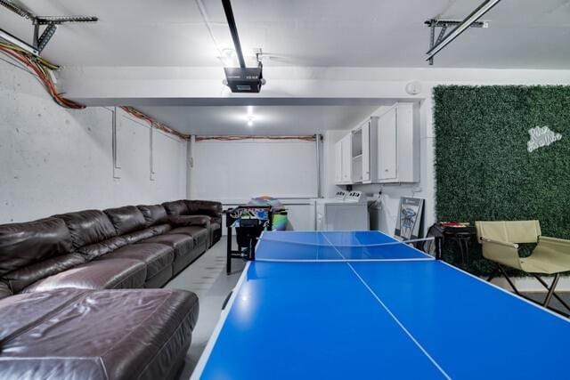 232 Stafford Dr, Bushkill, PA 18324 - recreation room featuring a garage and washer / clothes dryer