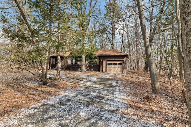 view of front of house featuring a garage and driveway