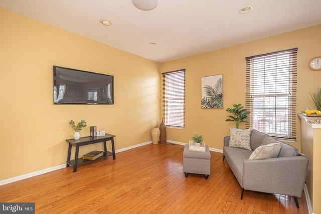 living area with light wood finished floors, recessed lighting, and baseboards