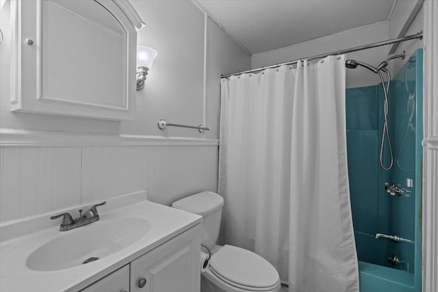 1232 Redwood Ter, Pocono Pines, PA 18350 - full bathroom featuring vanity, shower / bath combo with shower curtain, and toilet