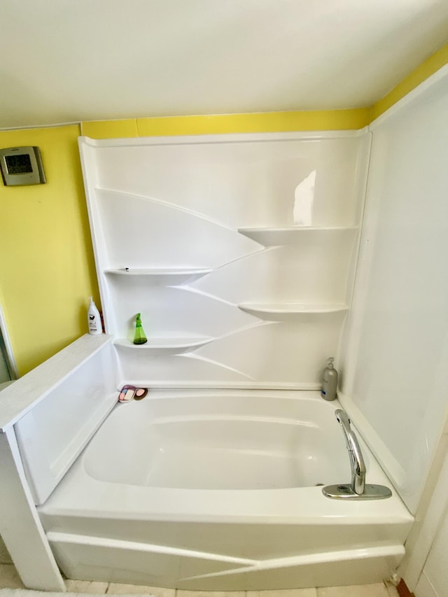 bathroom with washtub / shower combination