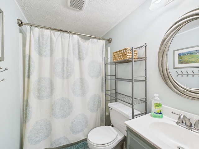 full bath with visible vents, toilet, a textured ceiling, vanity, and a shower with curtain