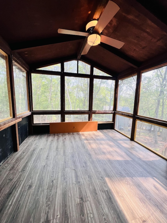 120 Totteridge Rd, Bushkill, PA 18324 - unfurnished sunroom featuring ceiling fan, wood finished floors, and vaulted ceiling