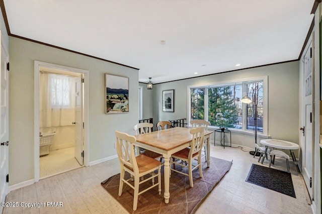 dining area with baseboards, recessed lighting, light wood-type flooring, and crown molding