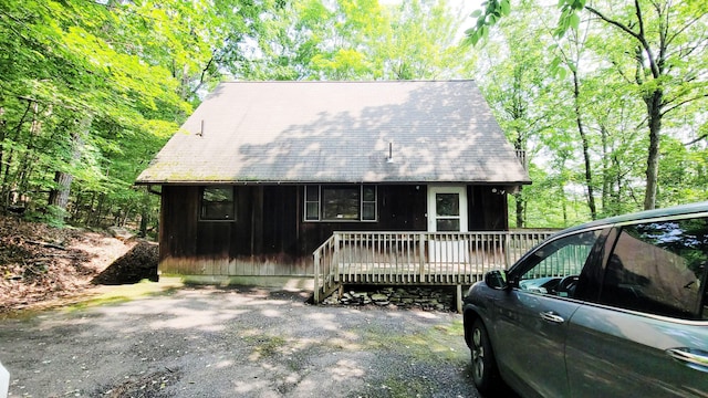 1119 Porter Dr, Bushkill, PA 18324 - rustic home featuring a deck