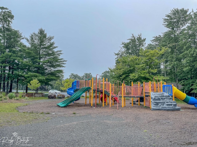 8066 Red Squirrel Dr, Tobyhanna, PA 18466 - view of community playground