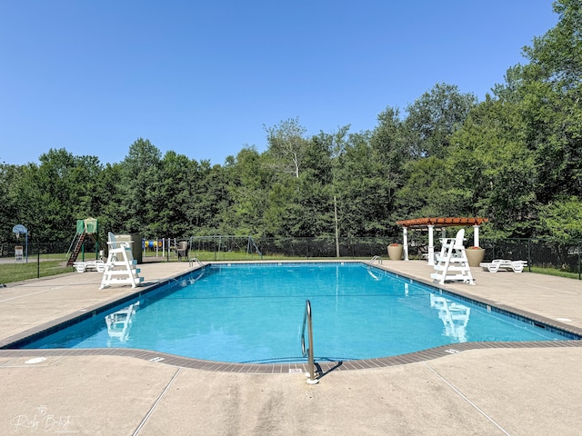 8066 Red Squirrel Dr, Tobyhanna, PA 18466 - community pool with a patio area, a pergola, and fence