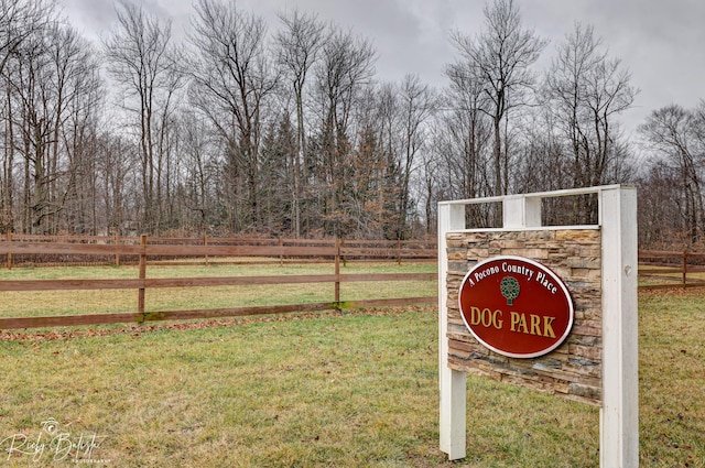8066 Red Squirrel Dr, Tobyhanna, PA 18466 - exterior space featuring fence and a lawn