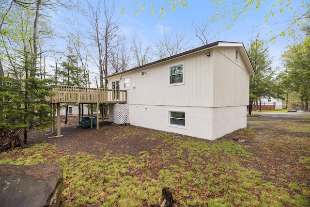 8066 Red Squirrel Dr, Tobyhanna, PA 18466 - back of property featuring a wooden deck