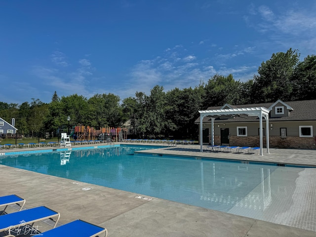 8066 Red Squirrel Dr, Tobyhanna, PA 18466 - community pool with a patio area, a pergola, and fence